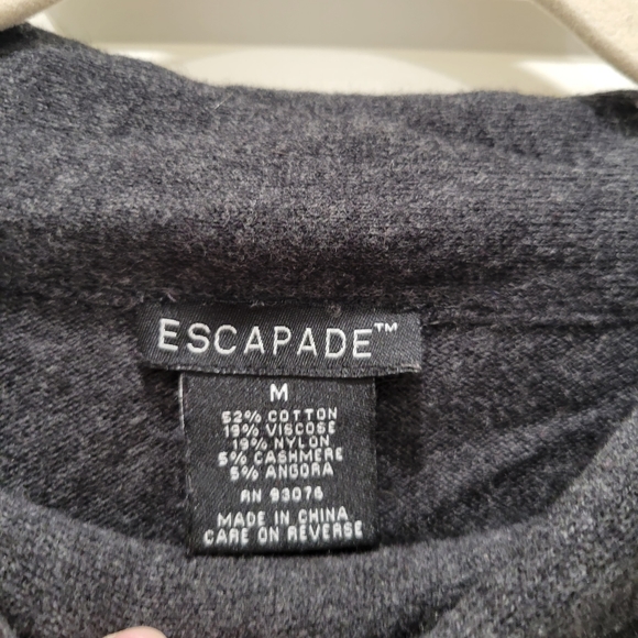 Escapade Size Medium Gray Three Quarter Sleeve Turtle Neck Blouse - Picture 4 of 4